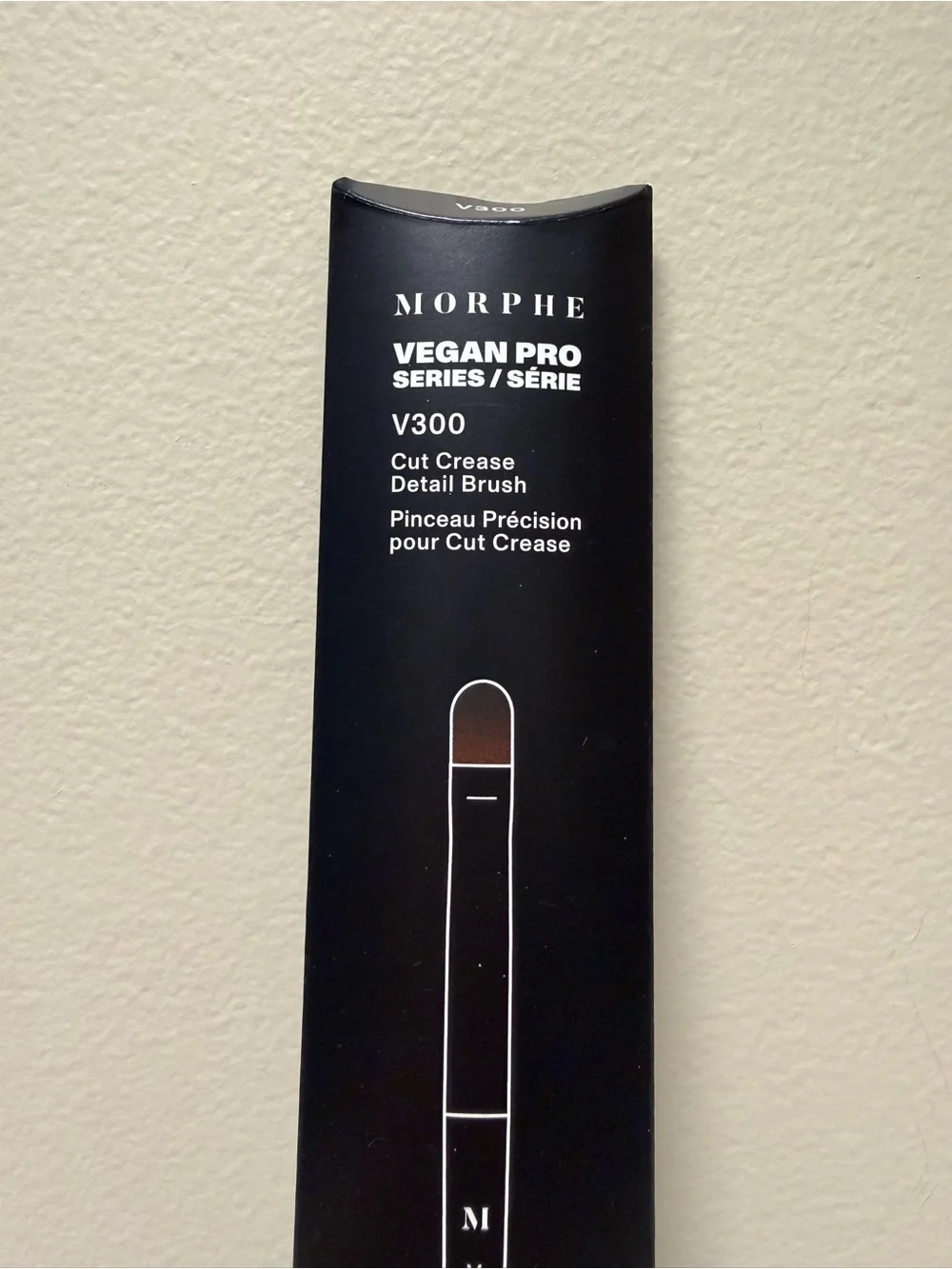 Morphe Vegan Pro V300 Cut Crease Detail Brush - Black